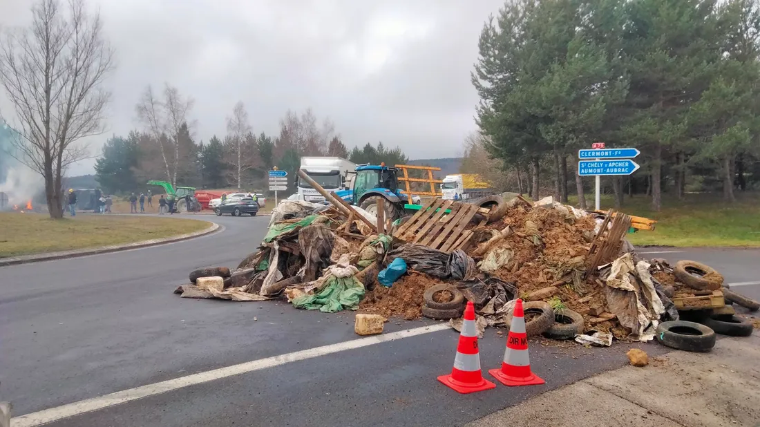 L'A75 reste bloquée sur une large portion en Aveyron et en Lozère