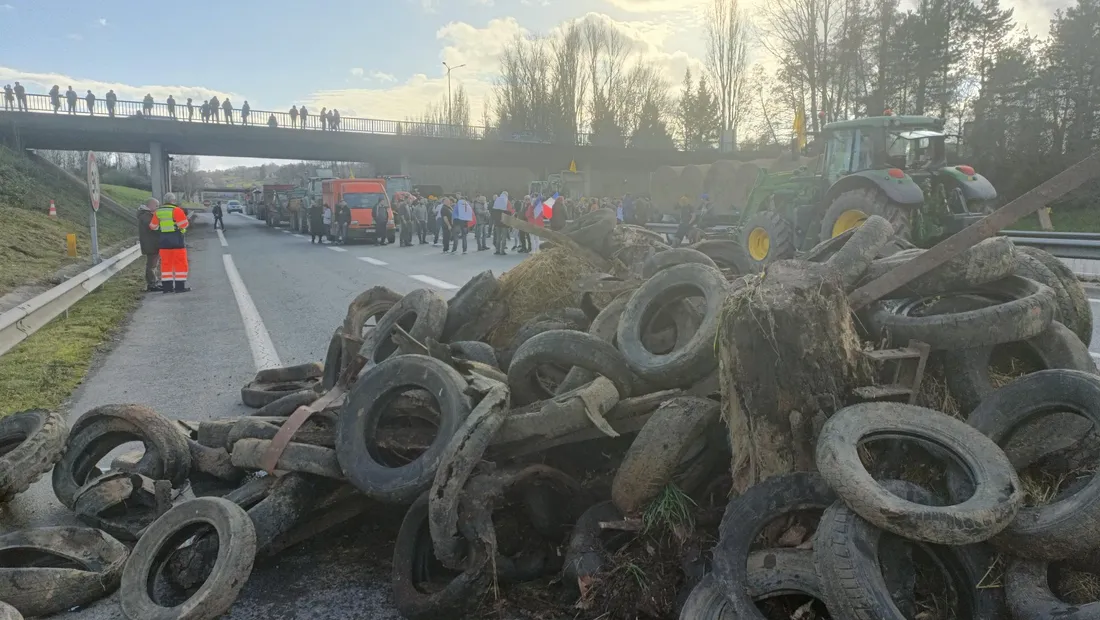 Blocage le l'A20 par les agriculteurs le 16 décembre 2025.
