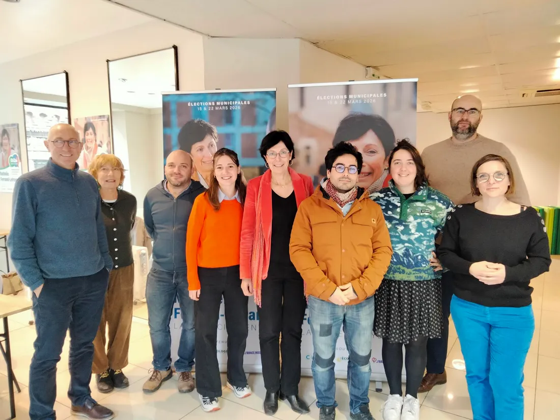 Nathalie Ferrand-Lefranc (au centre), candidate pour les municipales de mars 2026 à Albi (Tarn).