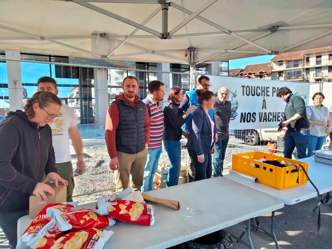 Le syndicat Touche pas à nos vaches mobilisé le 25 février 2026 à Aurillac (Cantal).
