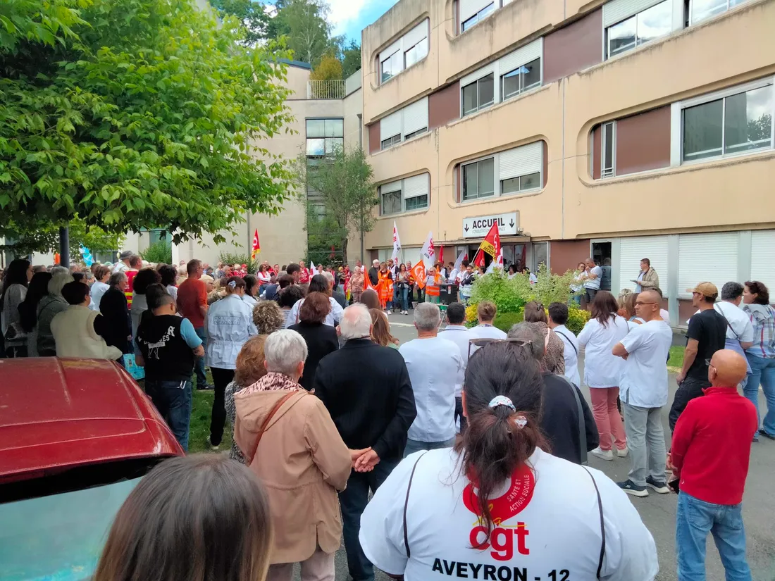 Mobilisation devant l'hôpital de Decazeville (Aveyron) le 19 mai 2026