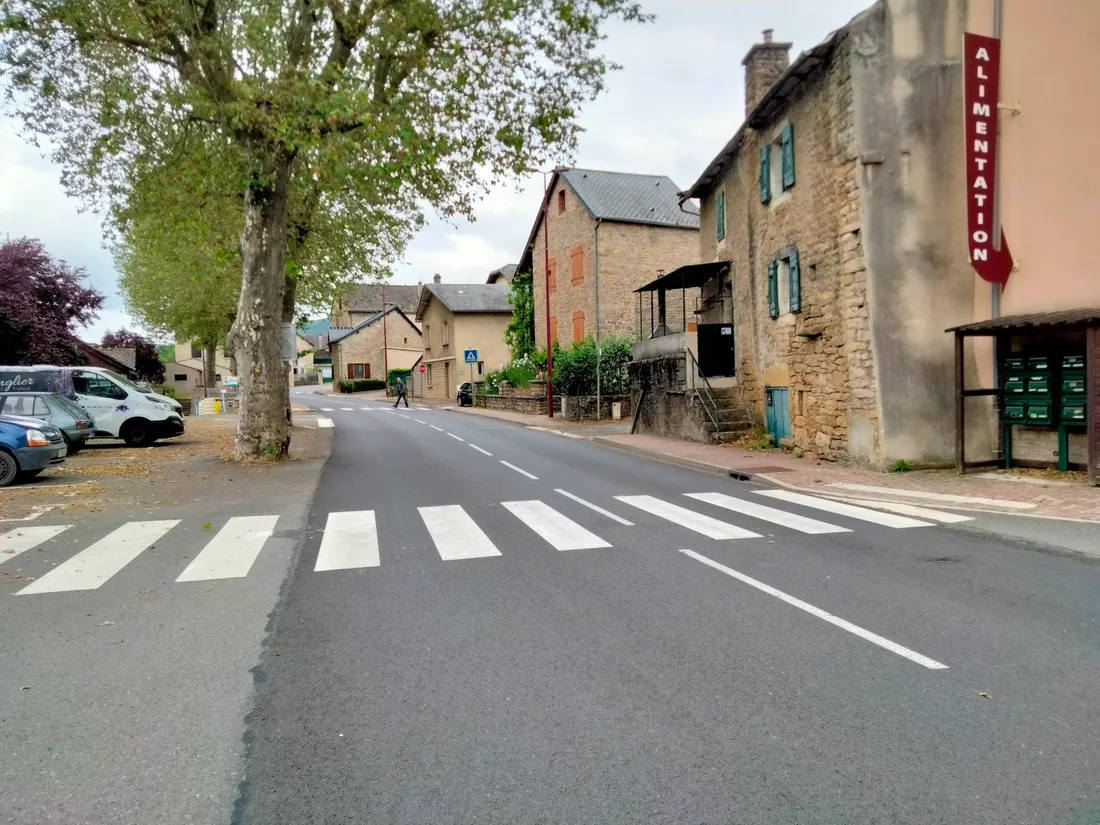 La RN88 traverse notamment le village du Bruel