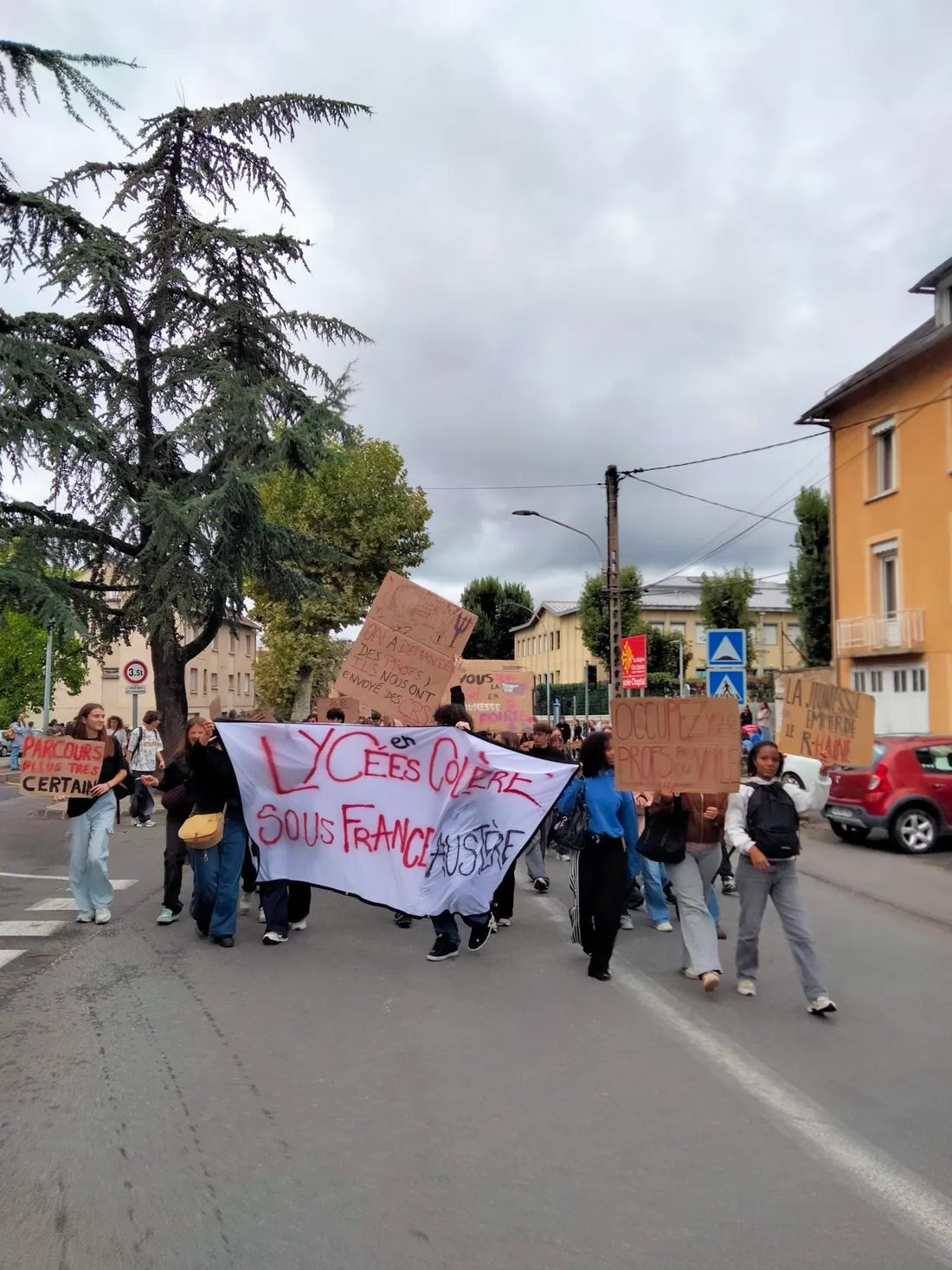 Le cortège s'élance depuis le lycée Chaptal à Mende
