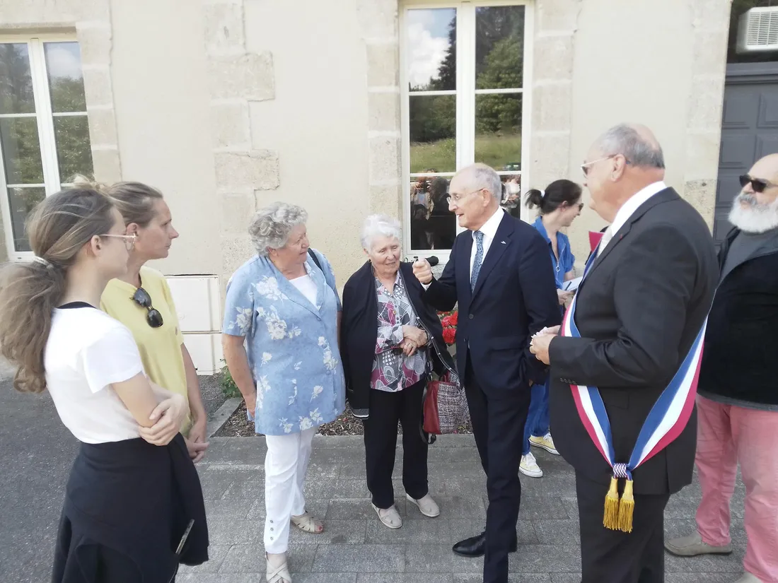 Le PDG de la Poste, Philippe Wahl officialise l'ouverture d'une agence  postale communale à Orliac