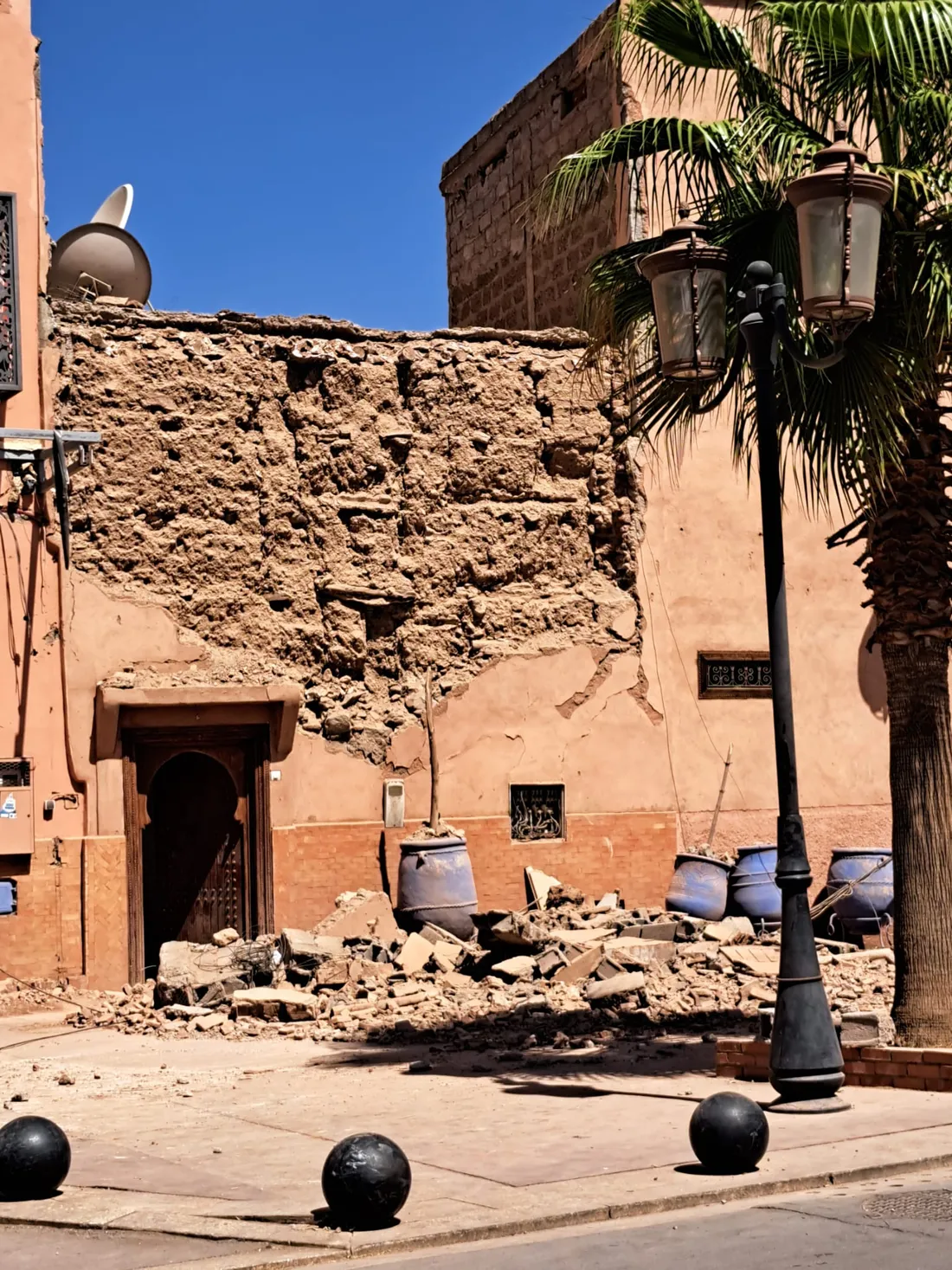 A Marrakech, de nombreux bâtiments se sont effondrés