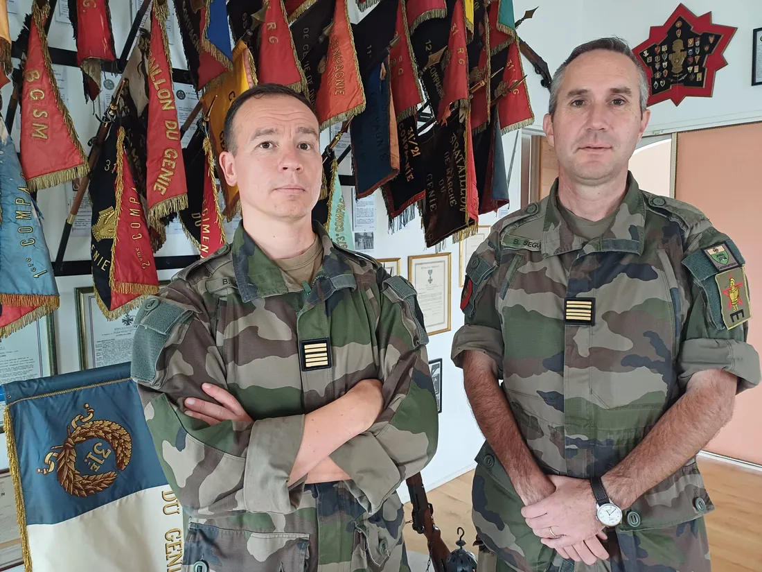 Le colonel Caire et le colonel Seguin futur et ex chef de corps du 31e RG. 