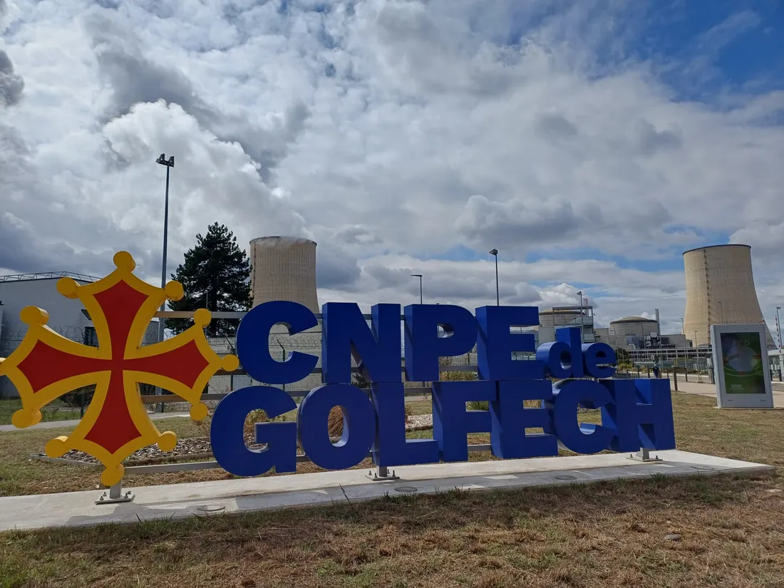 L'entrée de la centrale nucléaire de Golfech.