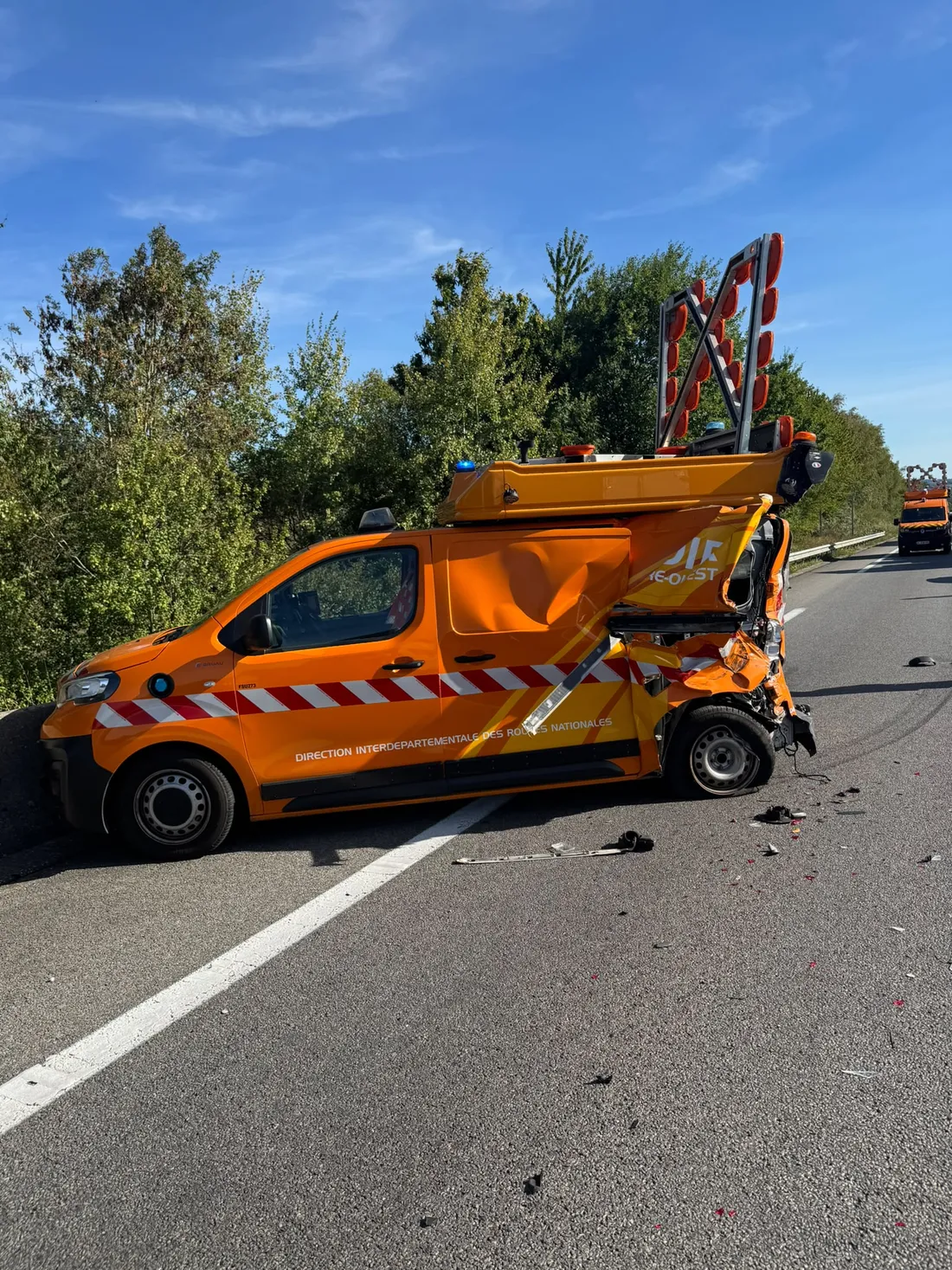 Le 21 septembre 2026, un fourgon de la DIR Centre-Ouest a été percuté sur l'A20.