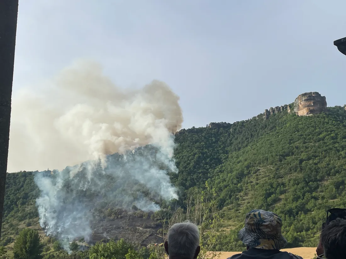 L'incendie de Nant après deux heures de progression