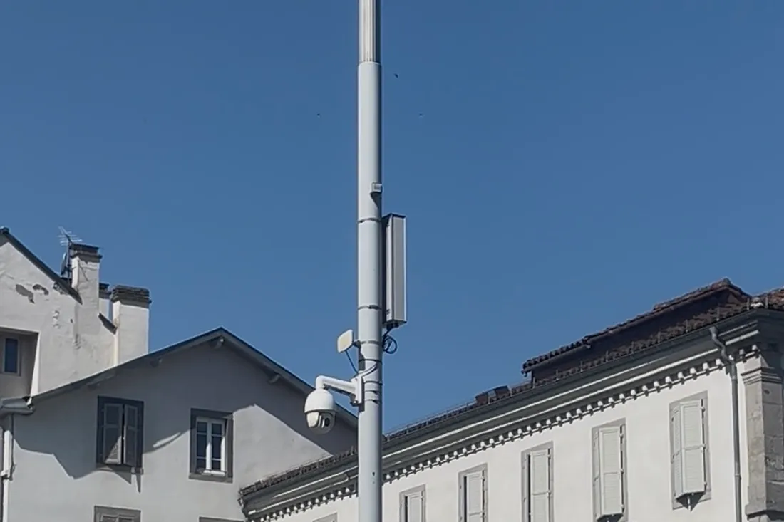 CAMERA SQUARE