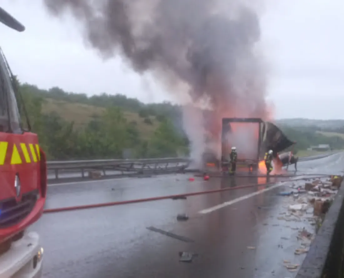 Un camion en feu sur l'A20