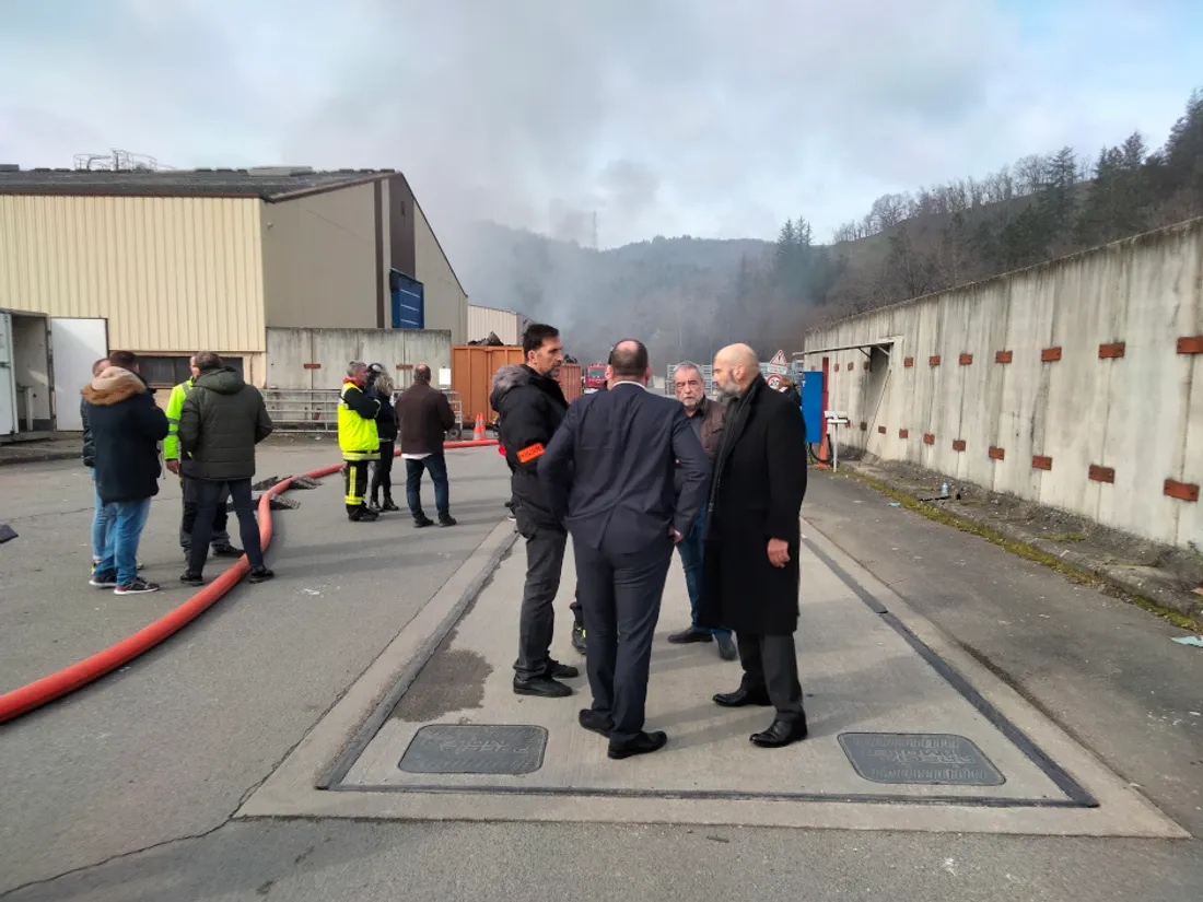 Les autorités sur place, sur le site de la SNAM