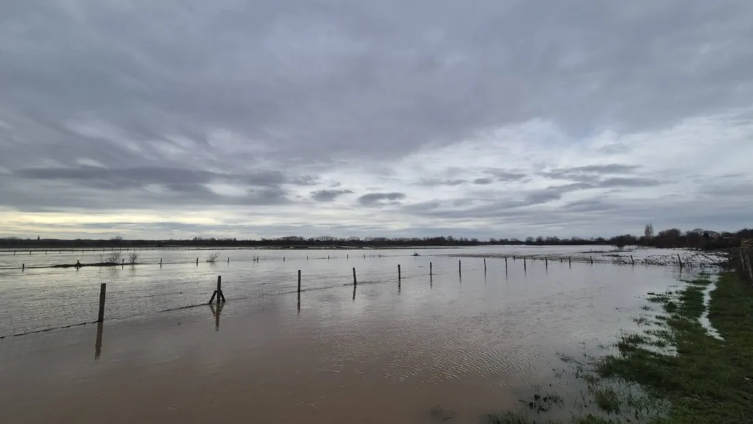 De l'eau à perte de vue, dans les champs à Bioule