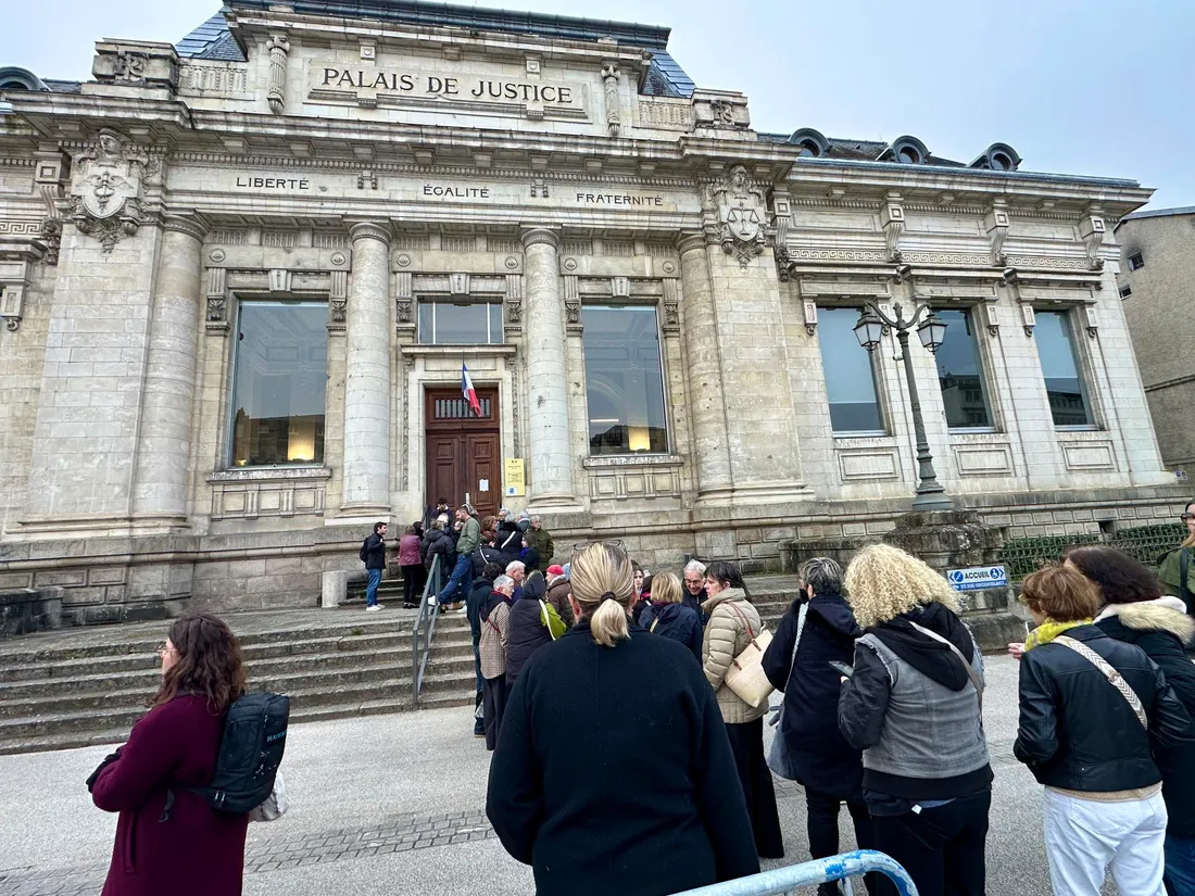 Procès Lucas Larivée (Foule)