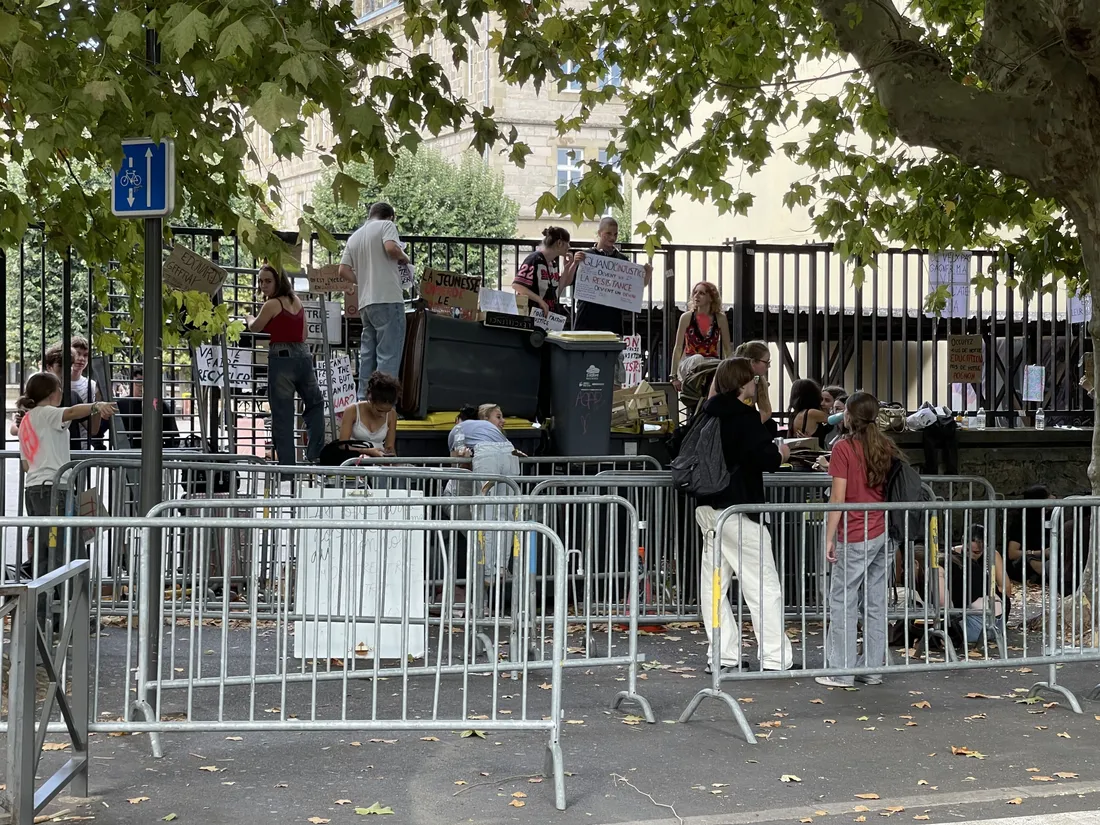 Les lycéens de Brive réclament plus de moyens pour l'Education nationale. 