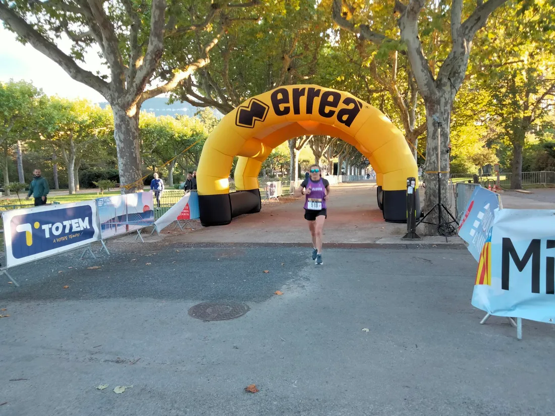 Marie-Hélène Bidart, vainqueur dans la catégorie "Femmes", des 100 kms de Millau 