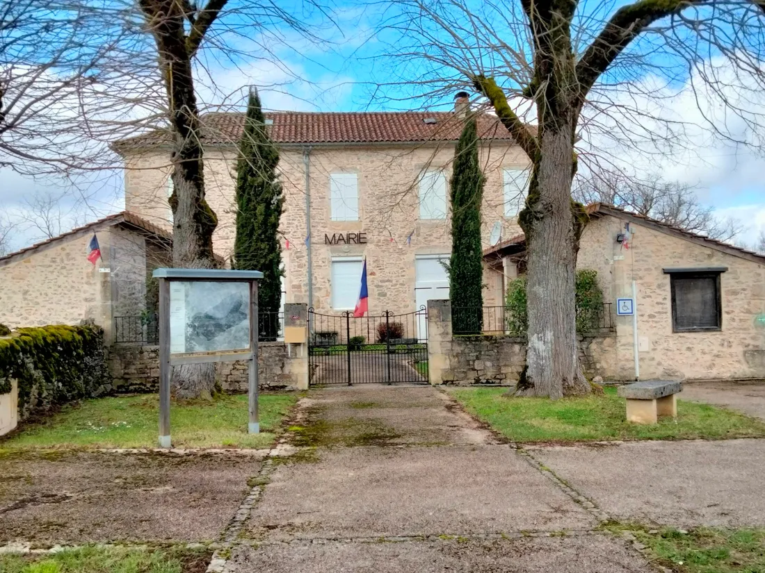 La Mairie de Durbans, au centre de la commune qui compte 155 habitants