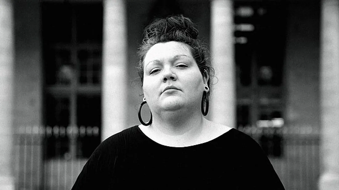 Mathilde sur le tournage de l'Hymne des Femmes