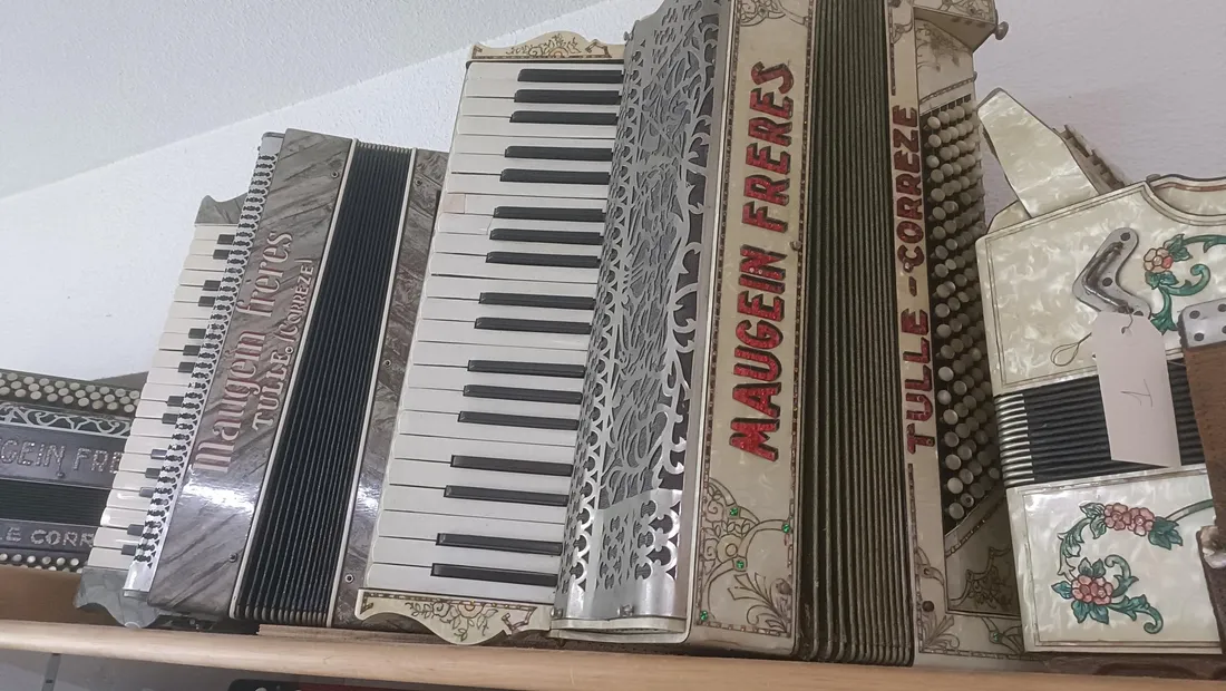 Maugein Accordéons :  pianos à bretelles