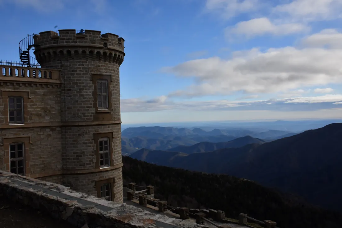 L'Observatoire du Mont Aigoual se situe à la jonction du Gard et de la Lozère