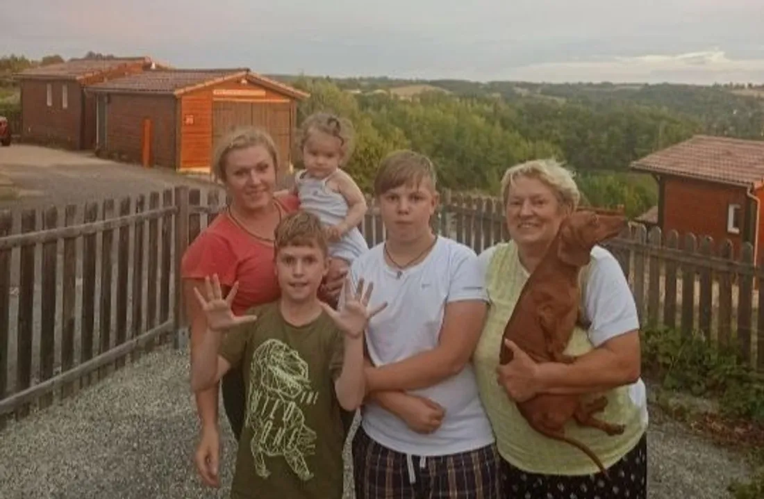 Olena , ses 3 enfants et sa mère venue leur rendre visite à Monclar au mois d’août dernier.