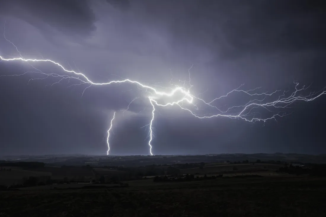 Les orages, éclairs et la foudre chassés par les photograges