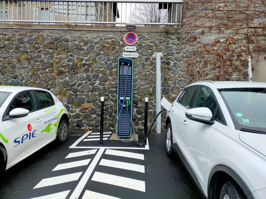 inauguration des deux bornes à Murat