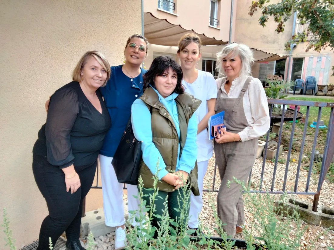 La Directrice et le personnel de l'EHPAD le Relays à Broquiès soutient Nino Gabunia