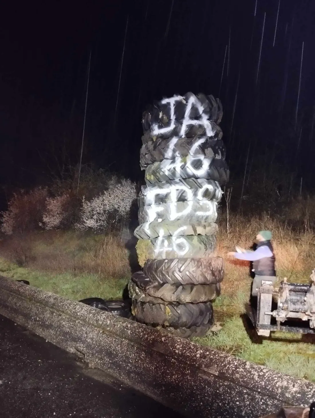 Des pneus à nouveau déposés sur l'un des radars du Lot : sur la D820 à Cahors