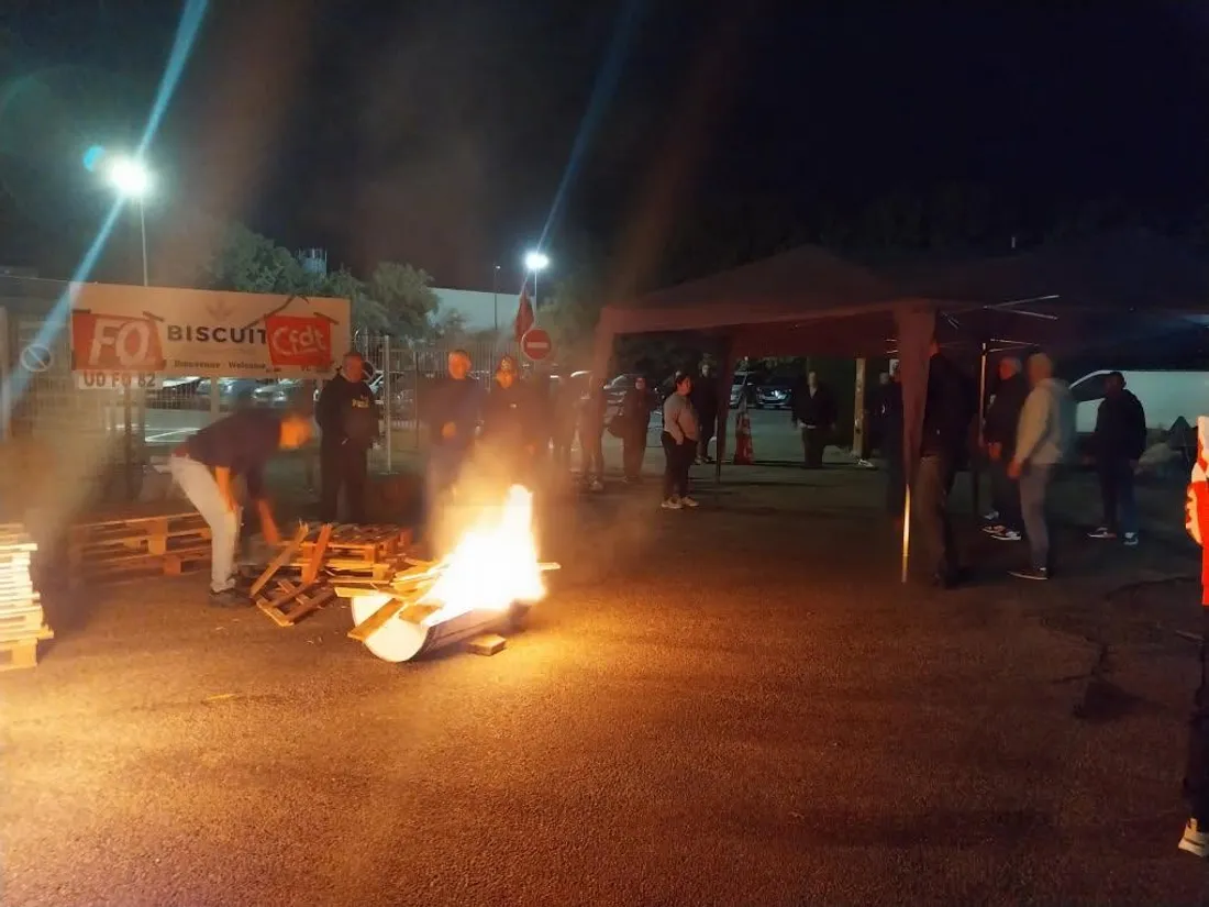 Piquet de grève dressé à la biscuiterie Poult à Montauban