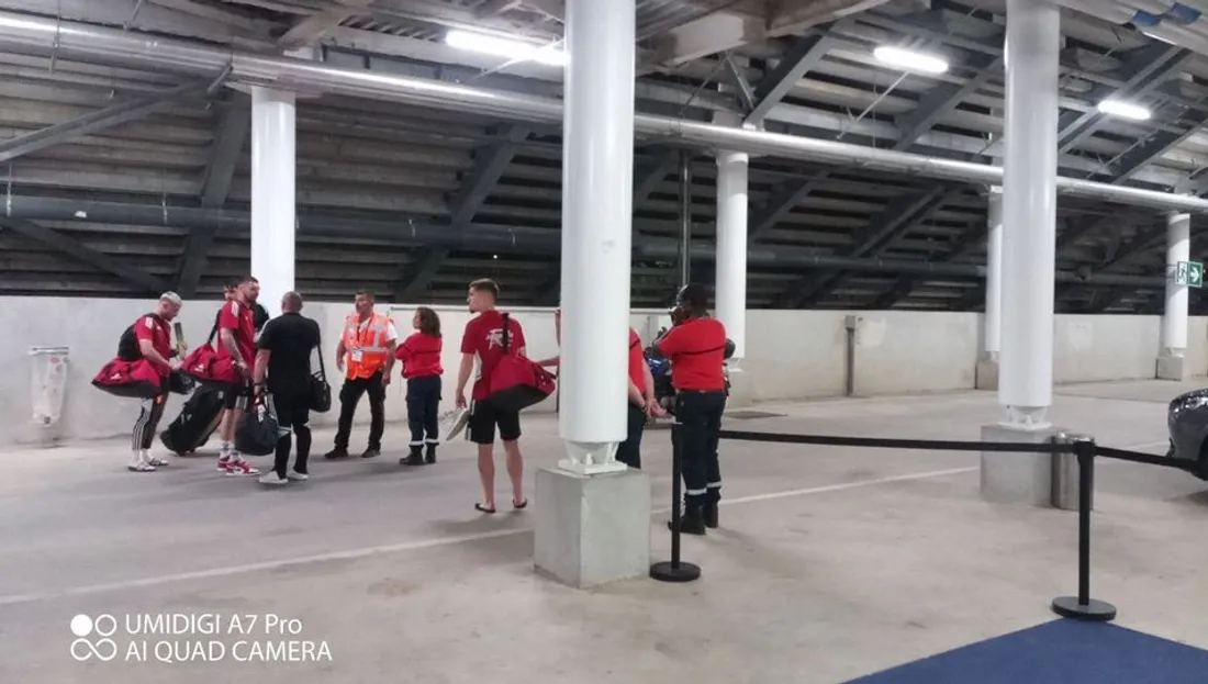 joueurs Rodez parvis MATMUT Atlantique