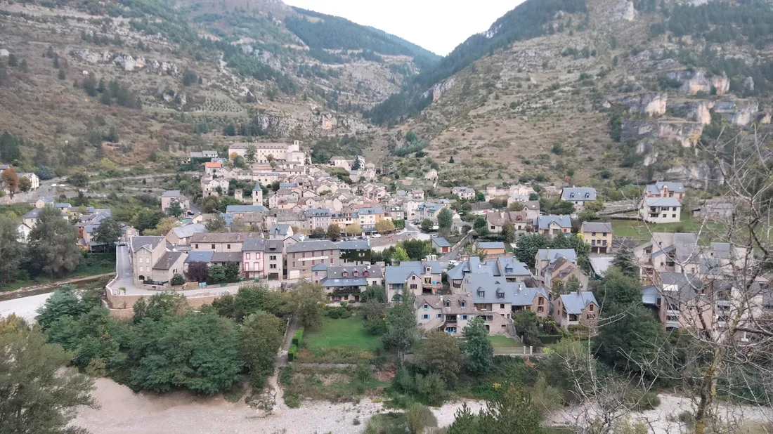 Le collège de Sainte-Enimie est dans l'un des plus beaux villages de France
