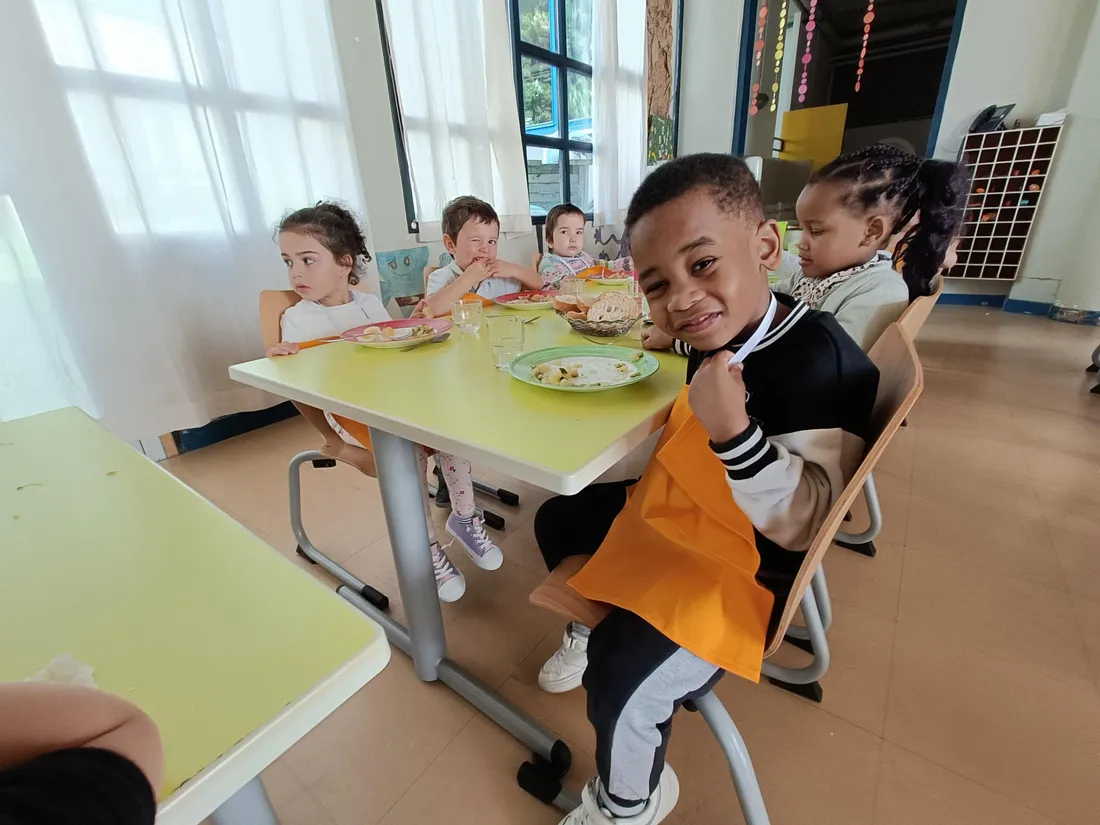 Des écoliers tullistes fiers de leurs serviettes