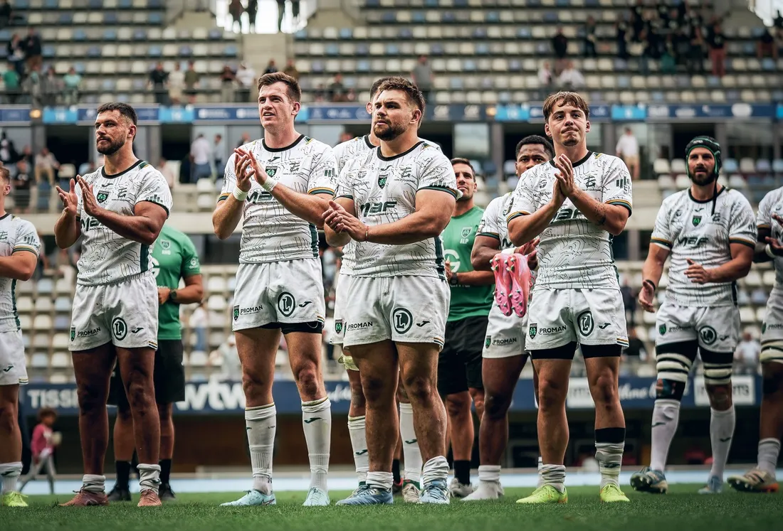 Les joueurs de l'USM saluent le public ayant fait le déplacement à Montpellier
