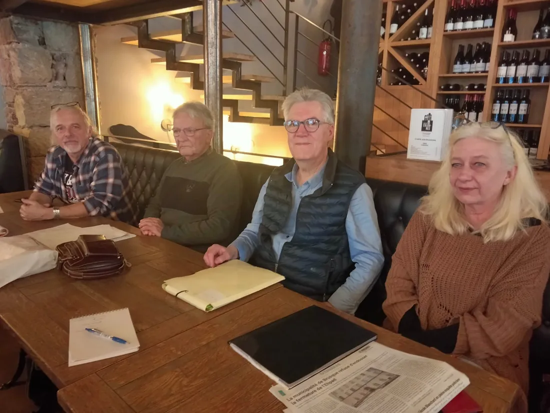 Les représentants de l'association "tous pour un EHPAD à Brusque"