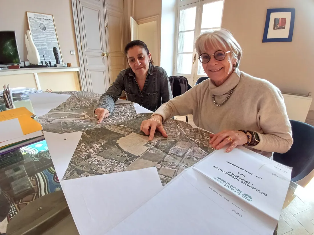 Cécilia Fantoli et le maire de Montauban Marie-Claude Berly se penchent sur le futur tracé.