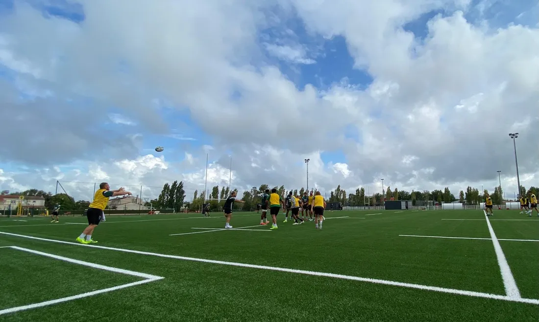 Les joueurs de l'USM à l'entrainement au CES Ramierou avant la rencontre face à Castres