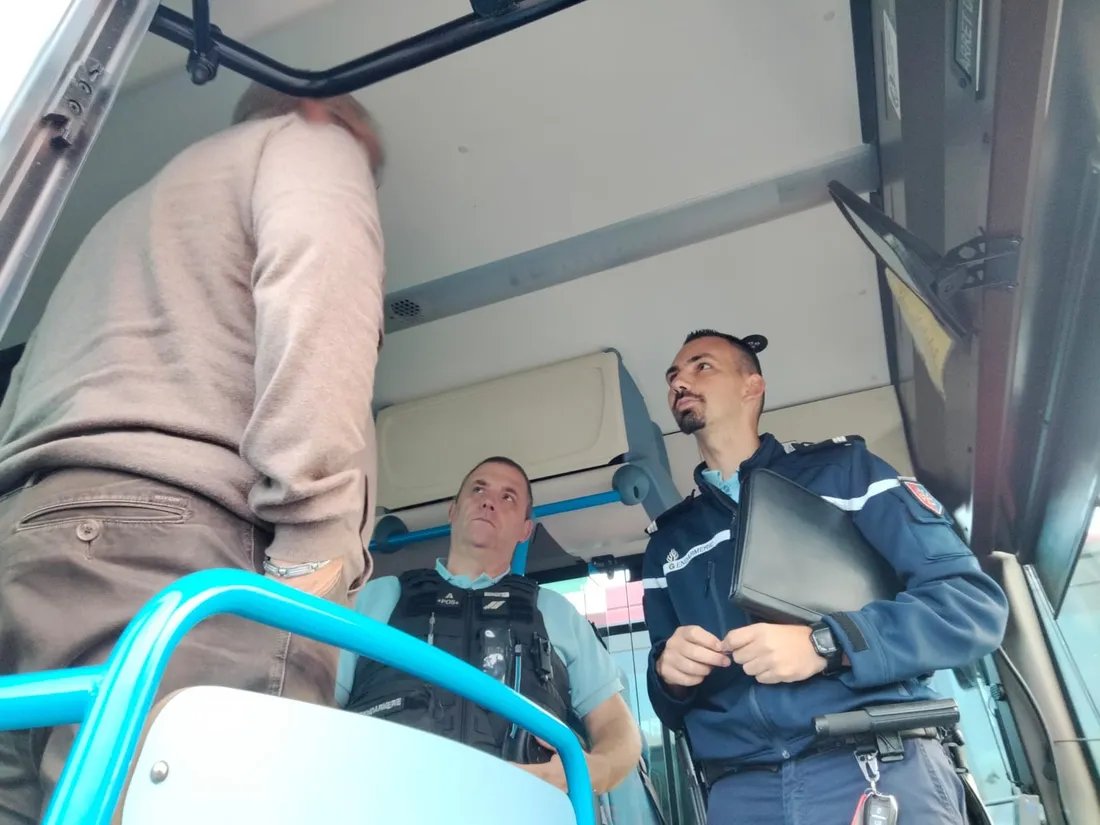 Les gendarmes du Tarn-et-Garonne lors d'un contrôle à Montech. 