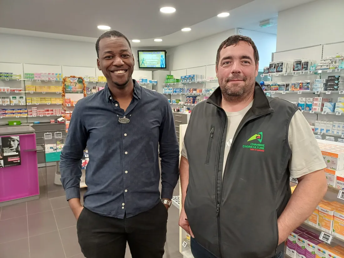 Grégory Lancréot le pharmacien et Alain Iches le maire de Parisot.