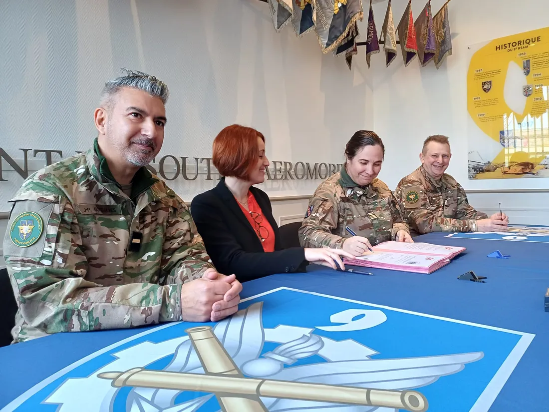 La signature du manifeste ProMilès au 9e Régiment de Soutien Aéromobile de Montauban.