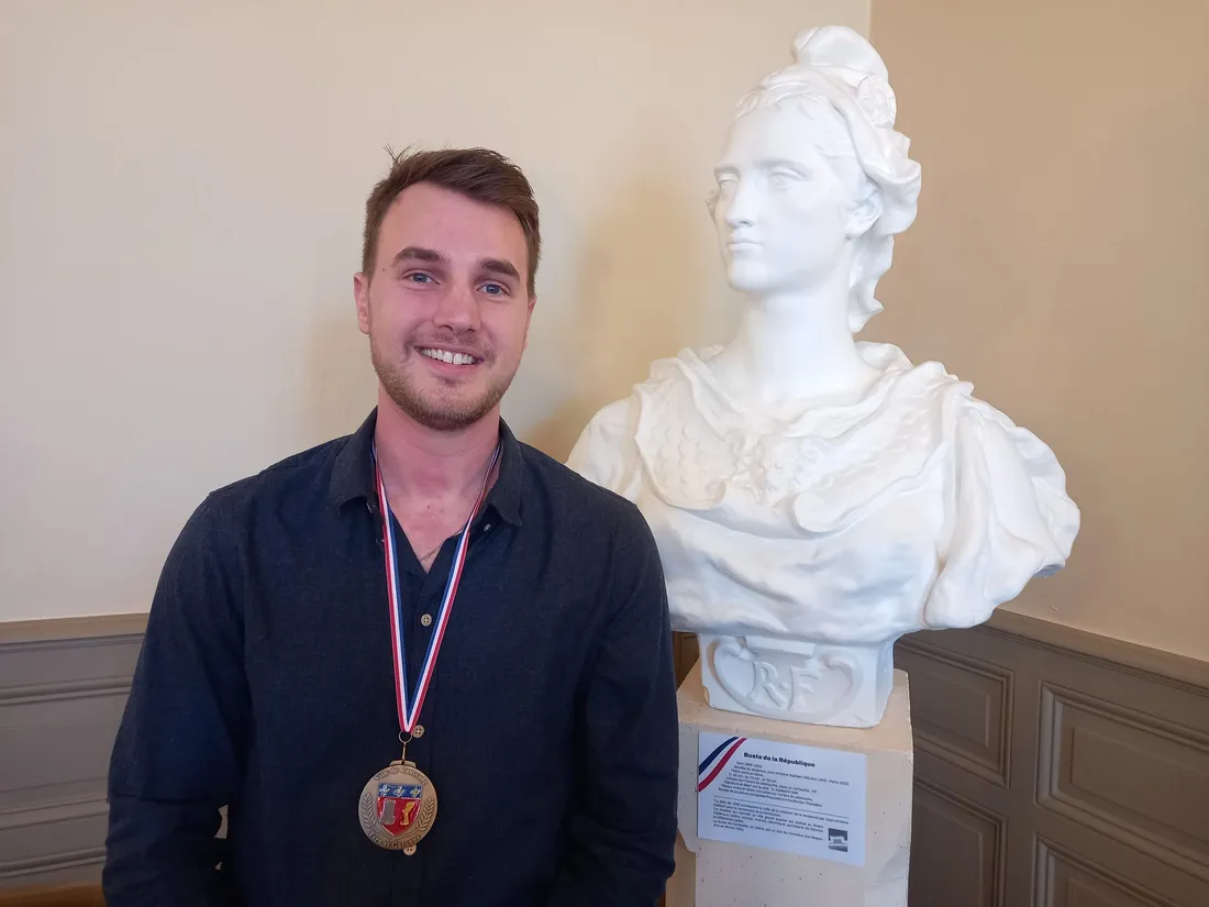 Pierre Dubillot, récompensé de la médaille de la ville pour son acte héroïque