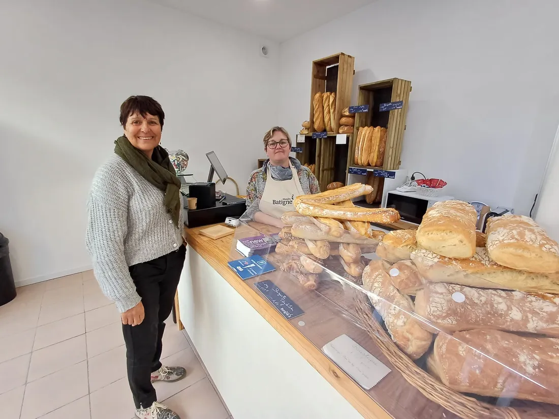Brigitte Delcassé adjointe en charge du commerce à Lafrançaise et Annick la vendeuse du dépôt.