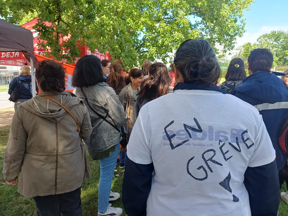 Un piquet de grève a été installé devant le laboratoire Biofusion à Montauban.