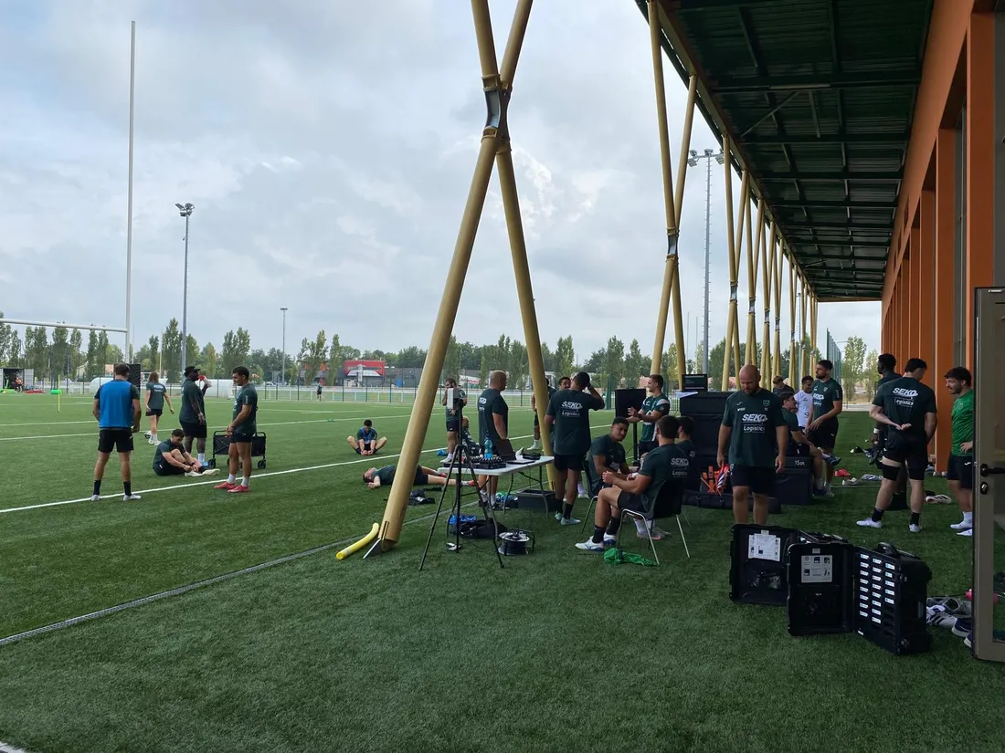 Pause fraicheur pour les joueurs de l'USM dans cette préparation estivale