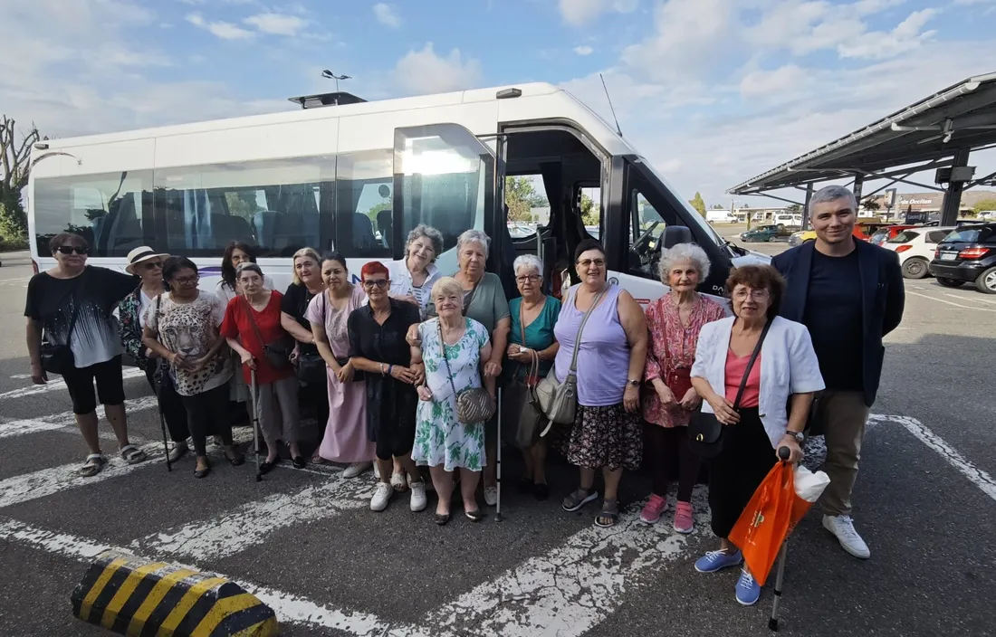 Les usagers du bus Tulipe lors d'un dernier arrêt au Leclerc de Castelsarrasin.