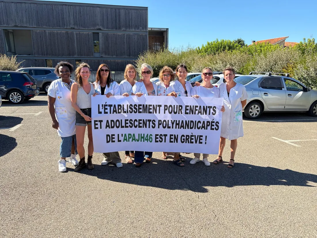 Les salariés de l'APAJH 46 ont installé un piquet de grève depuis une semaine.