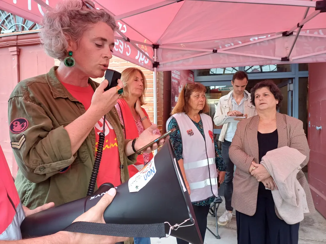 Les représentantes du CSE de la SEHOC devant le tribunal de commerce de Montauban.