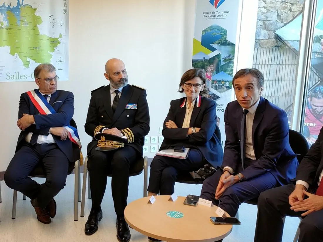 Agnès Firmin Le Bodo lors d'une visite en Aveyron en avril 2023.