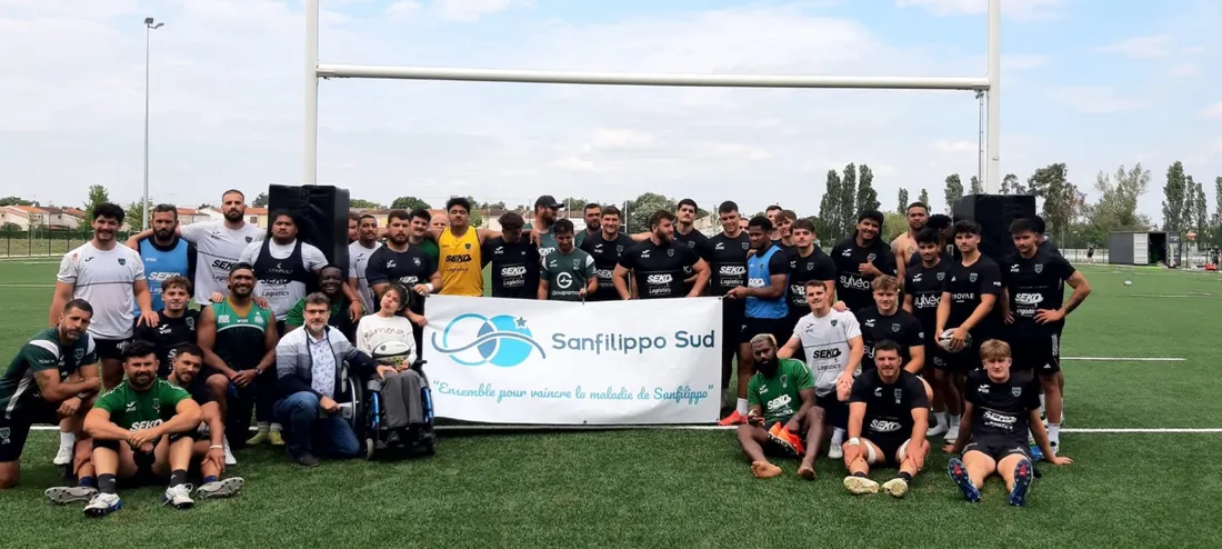 Les joueurs de l'USM avec les membres de l'association Sanfilippo Sud