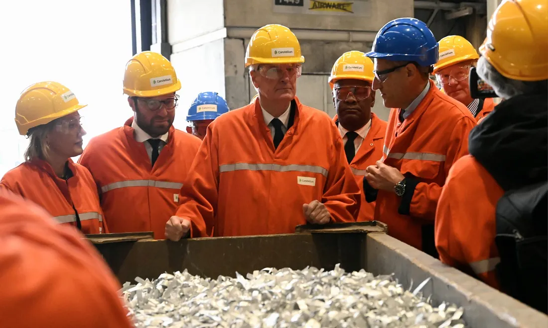 Michel Barnier en visite dans une usine du Puy-de-Dôme.